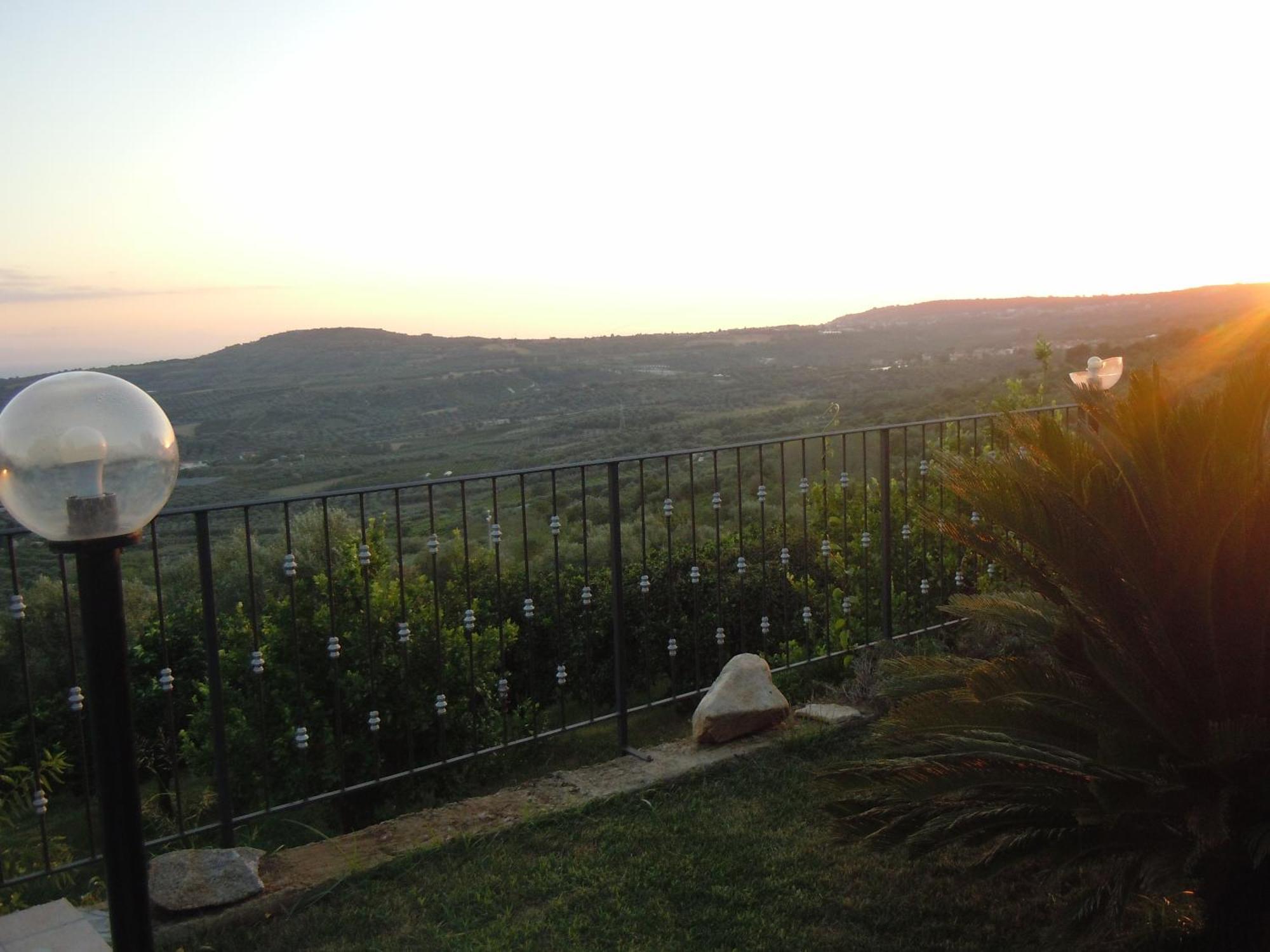 ホテル Il Colle Degli Ulivi San Calogero エクステリア 写真